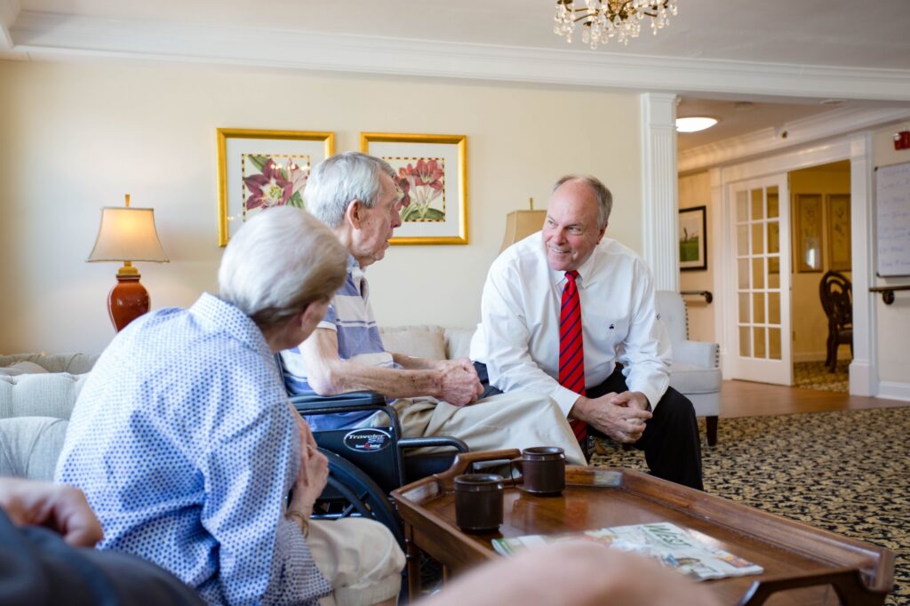 How Long Does Medicare Pay for Nursing Home Care? What St. Louis Families Need to Know 2 Family member discussing nursing care options with Mari de Villa staff in a comfortable space.